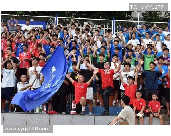 山南足球球星荣耀时刻见证绿茵赛场拼搏与青春风采